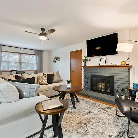 3 Bed 2 Bath Home W 2 Car Garage & Fitness Room